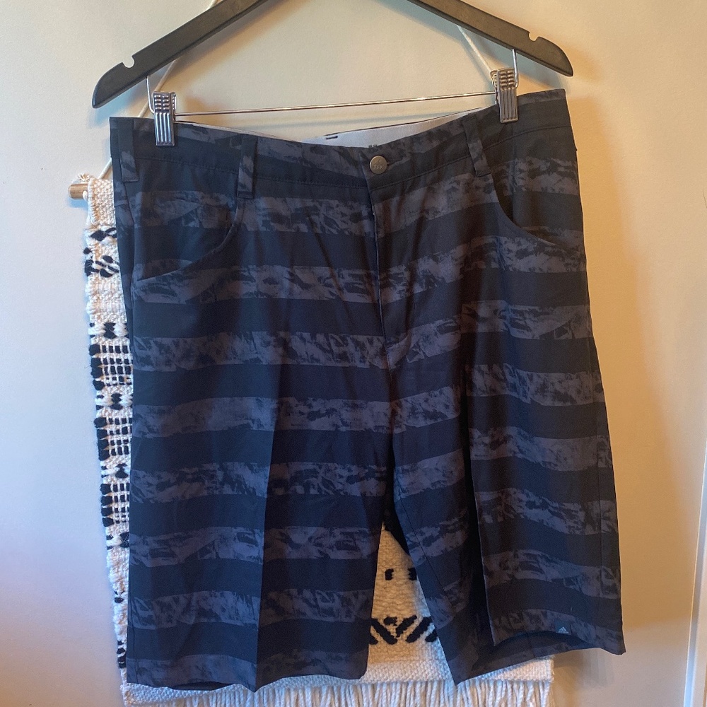 Adidas Mens Golf Active Shorts black grey size 32” waist   32 summer athletic
